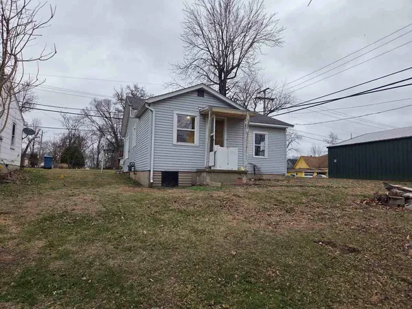 $69,500 | 107 West Carpenter Street, McLeansboro, IL 62859