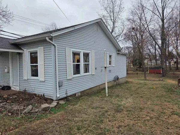 $69,500 | 107 West Carpenter Street, McLeansboro, IL 62859