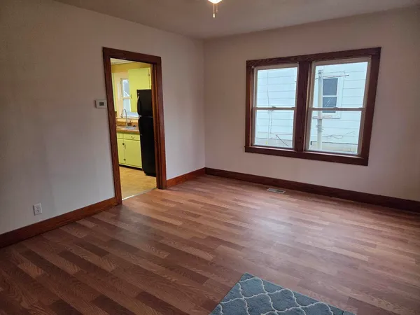 $69,500 | 107 West Carpenter Street, McLeansboro, IL 62859