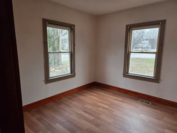 $69,500 | 107 West Carpenter Street, McLeansboro, IL 62859