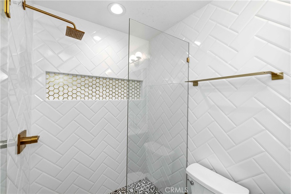 10 Copious Lane Ladera Ranch, CA 92694 - Photo 29 of 54 En Suite Bathroom