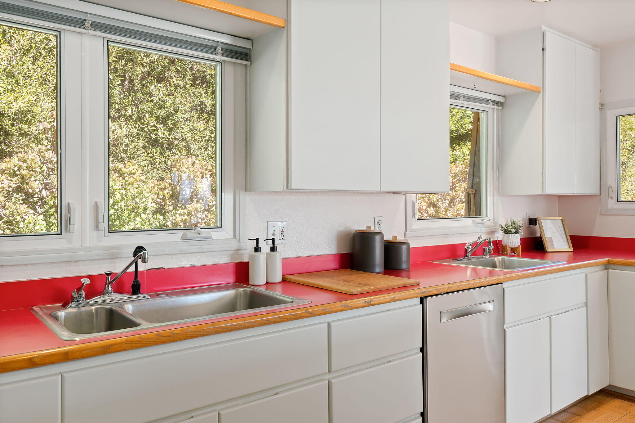 809 Moreno Road Santa Barbara, CA 93103 - Photo 19 of 31 Kitchen