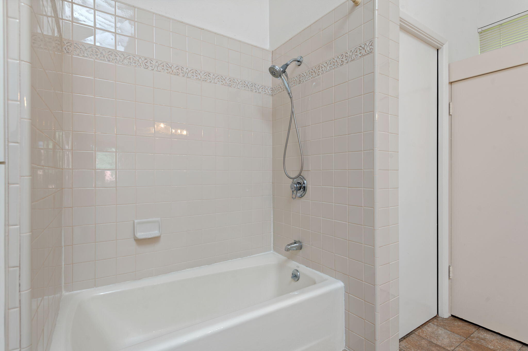 809 Moreno Road Santa Barbara, CA 93103 - Photo 22 of 31 Primary Bathroom