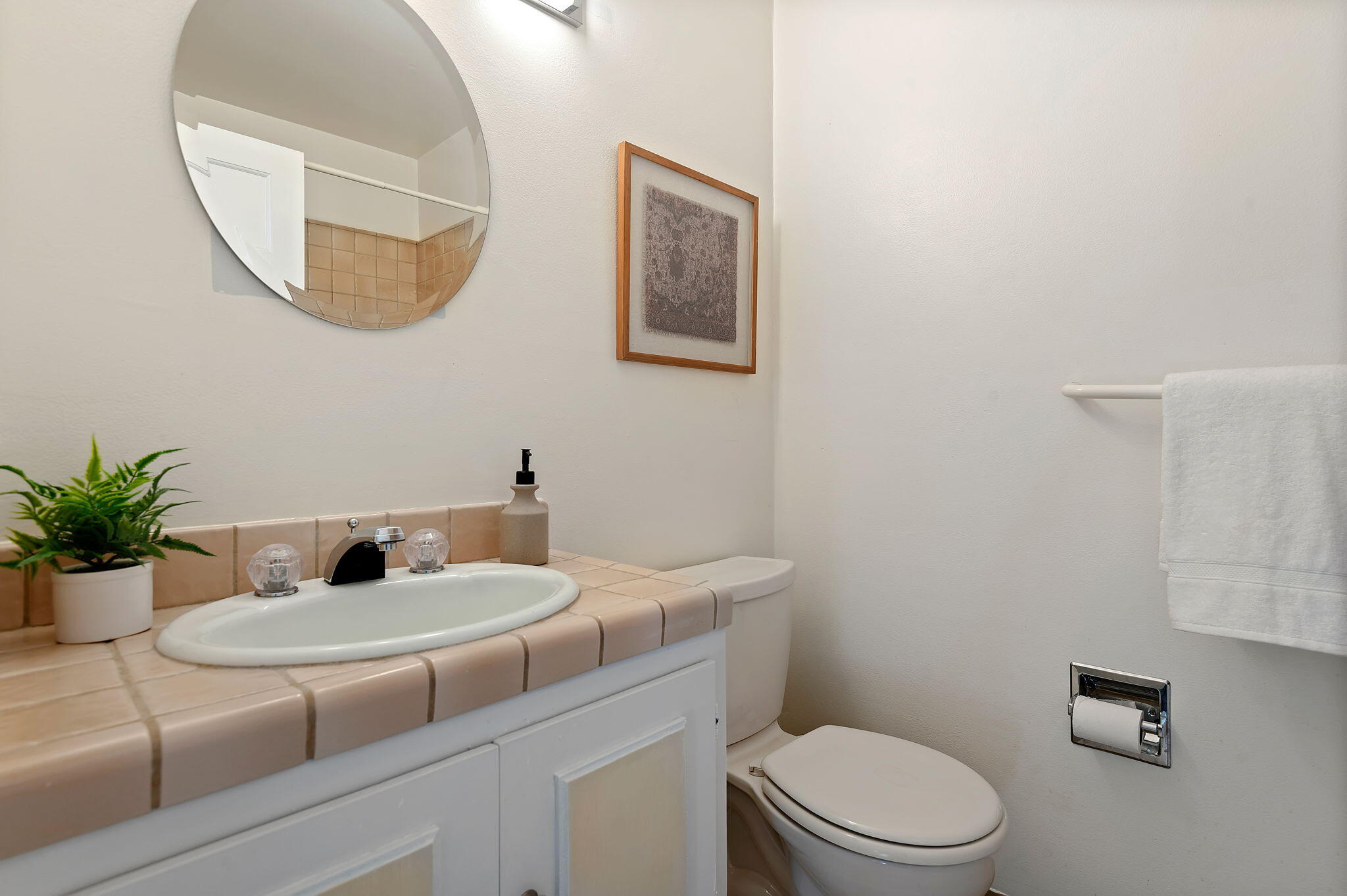 809 Moreno Road Santa Barbara, CA 93103 - Photo 24 of 31 Bathroom 2