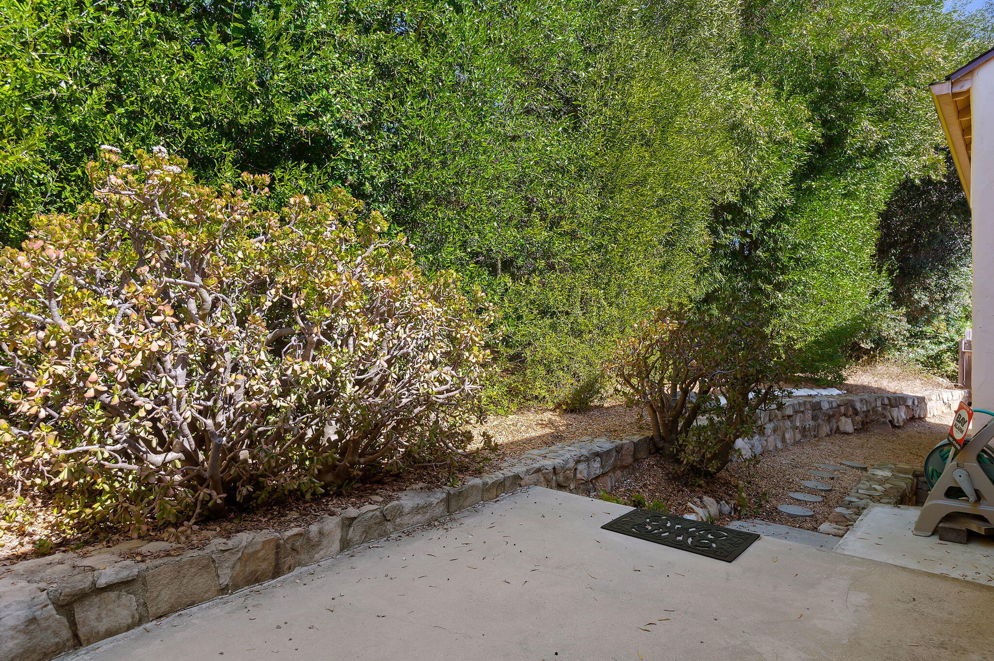 809 Moreno Road Santa Barbara, CA 93103 - Photo 26 of 31 Back Yard