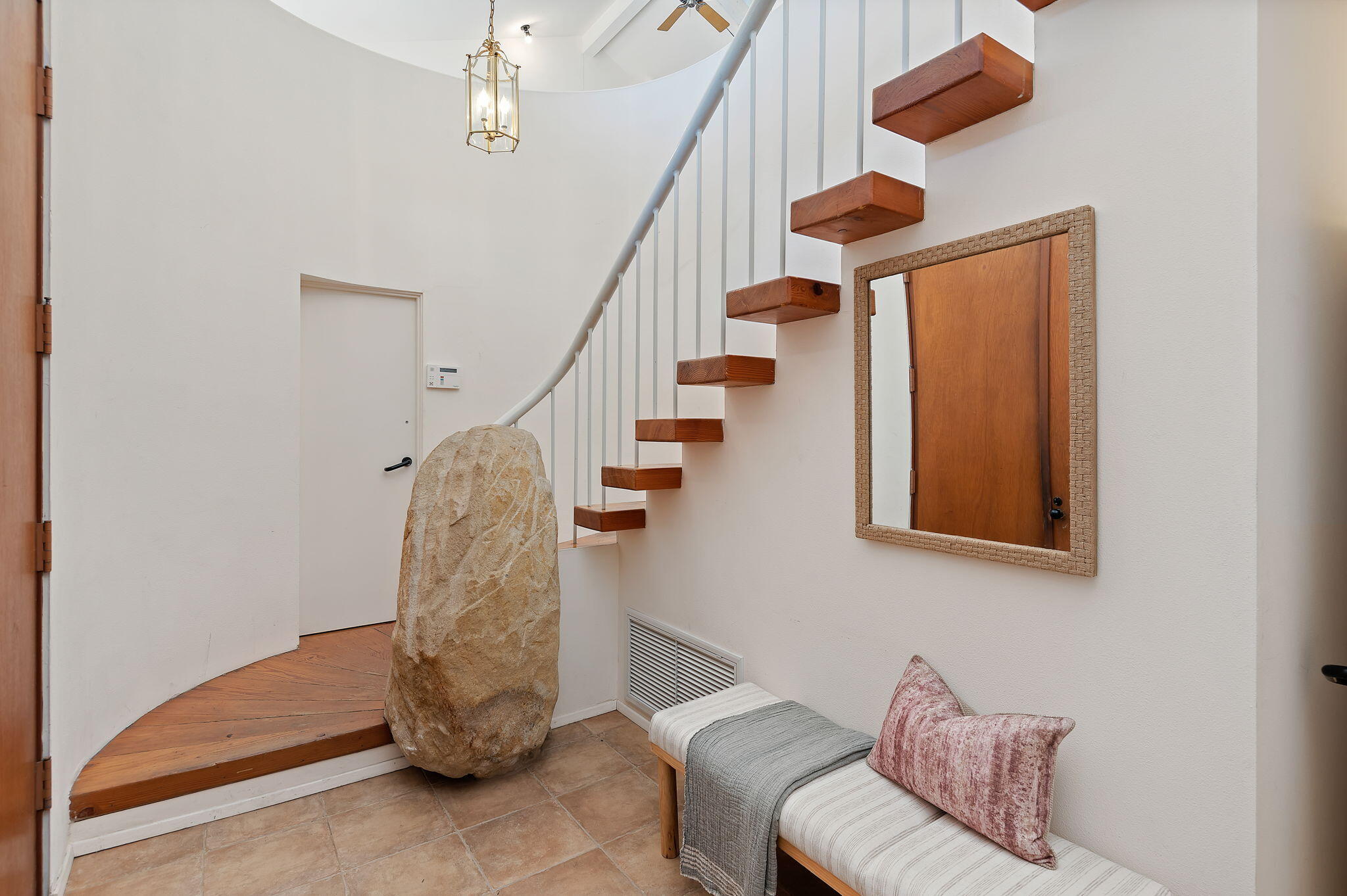 809 Moreno Road Santa Barbara, CA 93103 - Photo 3 of 31 Foyer