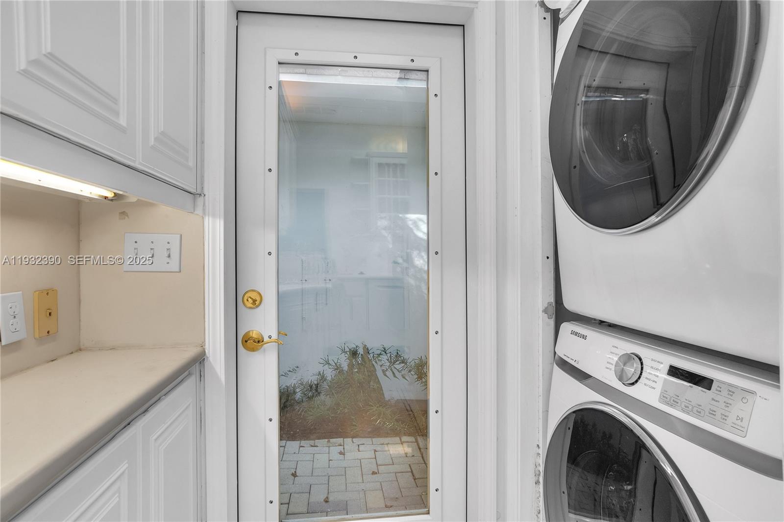 205 Northeast 16th Terrace Fort Lauderdale, FL 33301 - Photo 13 of 21 a utility room with dryer and washer