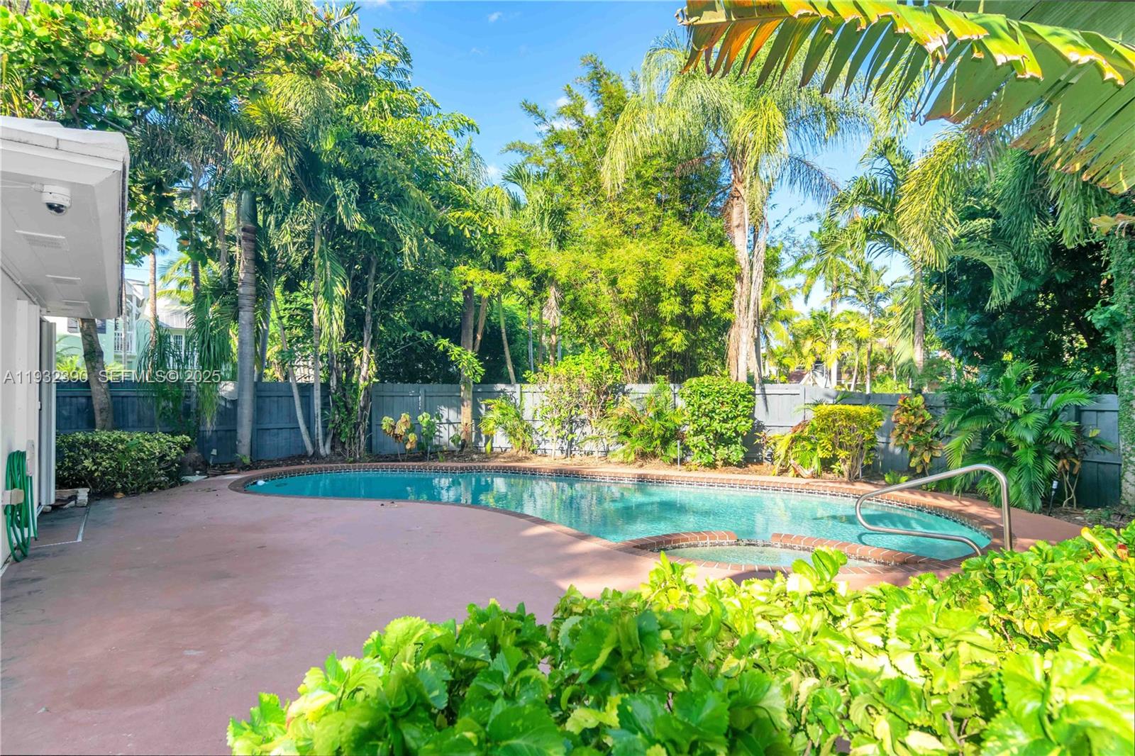 205 Northeast 16th Terrace Fort Lauderdale, FL 33301 - Photo 3 of 21 a view of a yard with plants and large trees