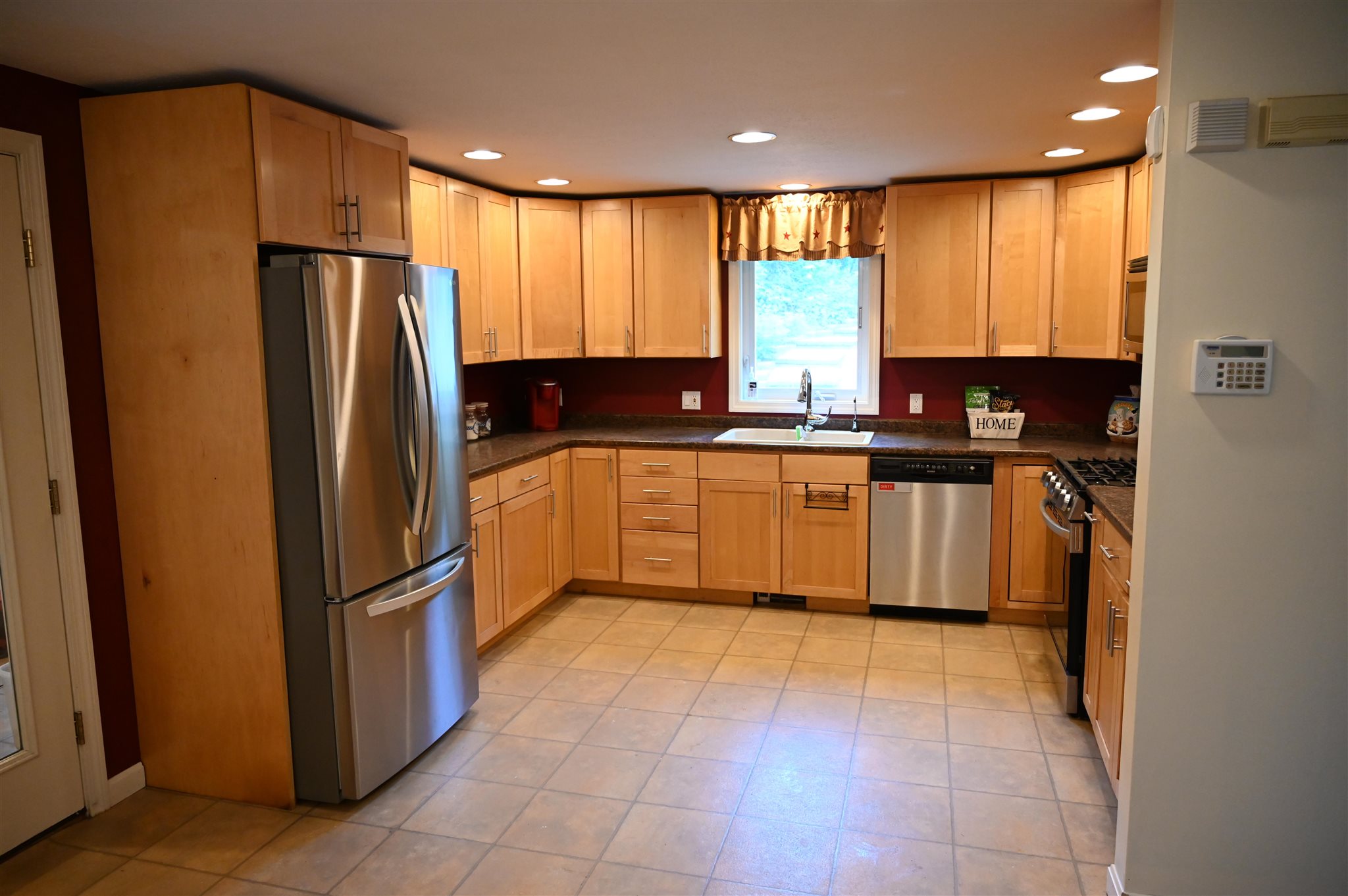 15 Hoyt Road Goffstown, NH 03045 - Photo 3 of 33