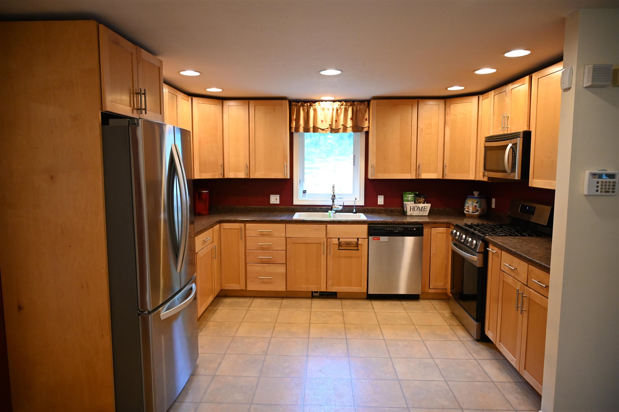 15 Hoyt Road Goffstown, NH 03045 - Photo 4 of 33
