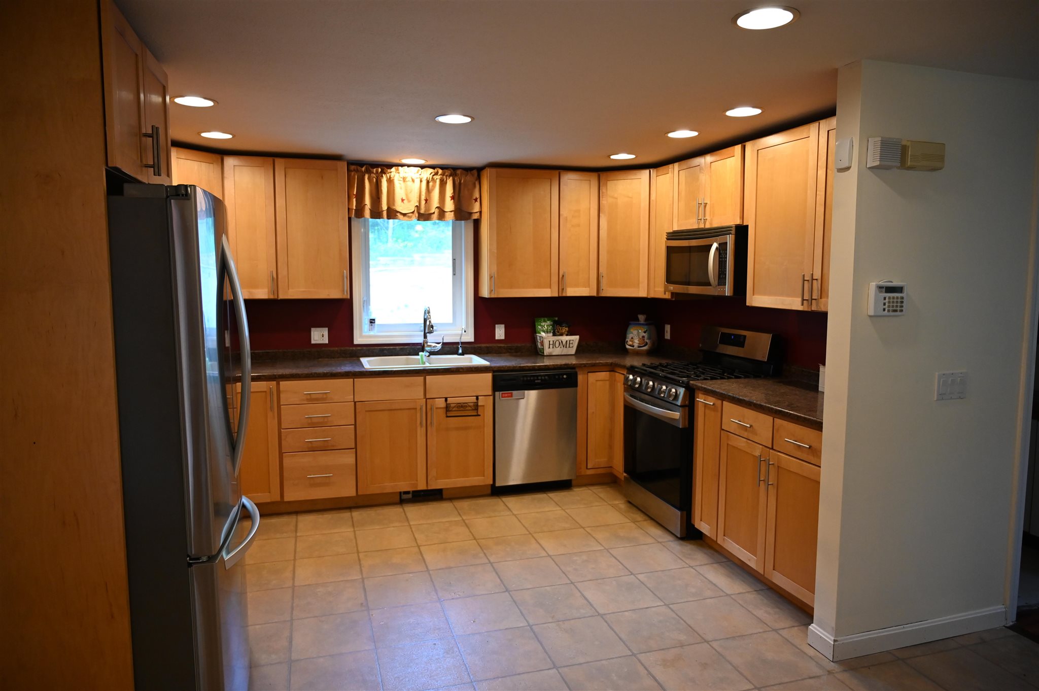 15 Hoyt Road Goffstown, NH 03045 - Photo 5 of 33
