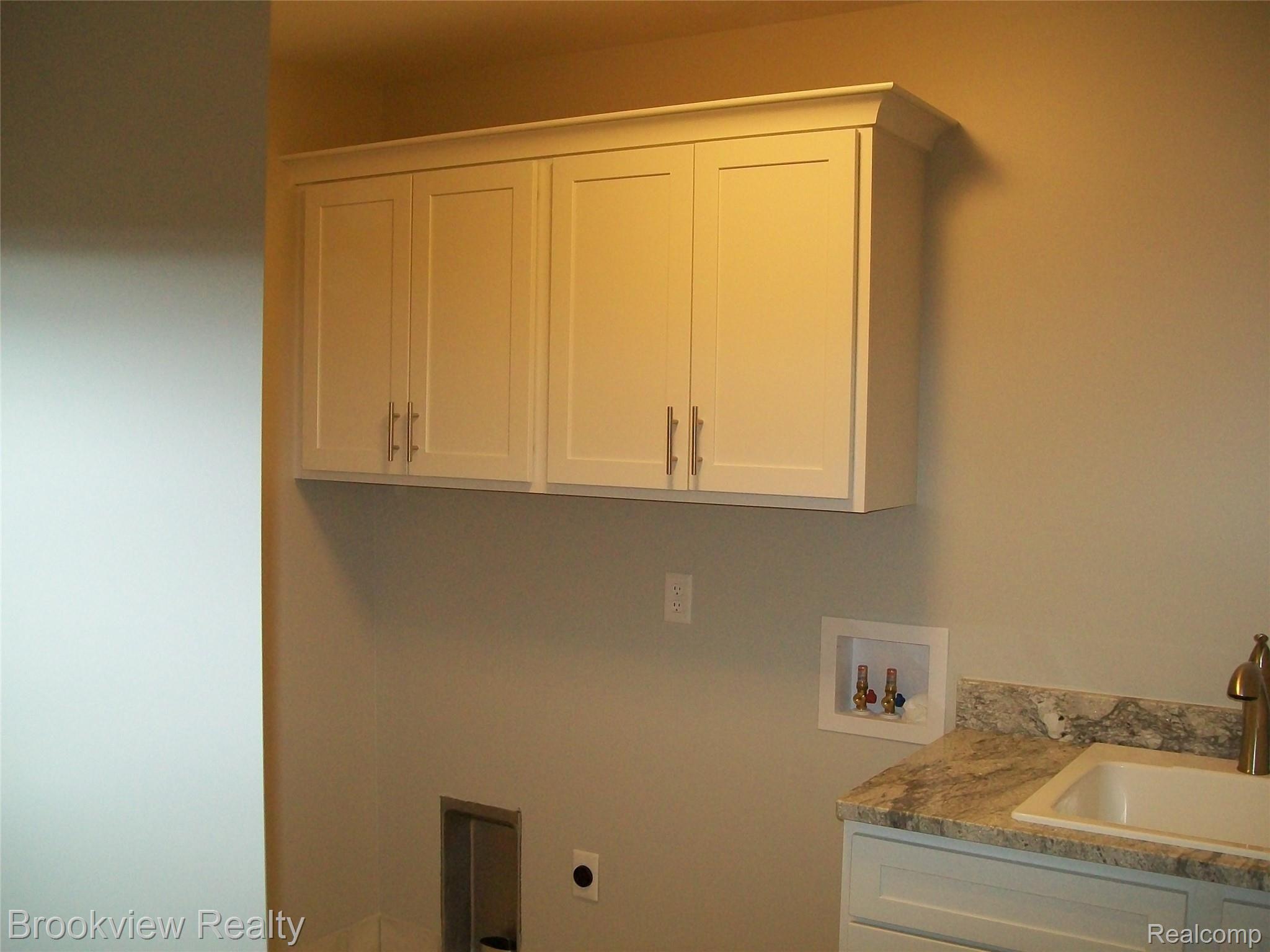2970 Longview Avenue Rochester, MI 48307 - Photo 23 of 28 100_1053.JPG