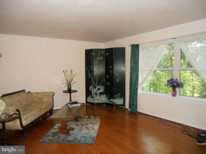 418 Icedale Road Honey Brook, PA 19344 - Photo 2 of 19 Living Room