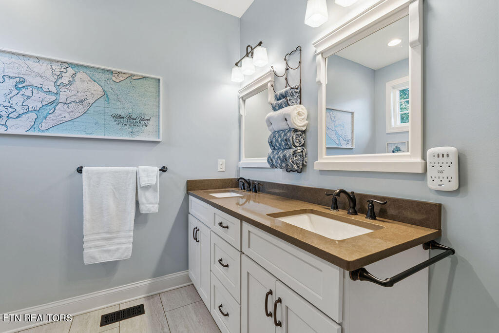 179 Oonoga Way Loudon, TN 37774 - Photo 39 of 60 Full Bathroom 2