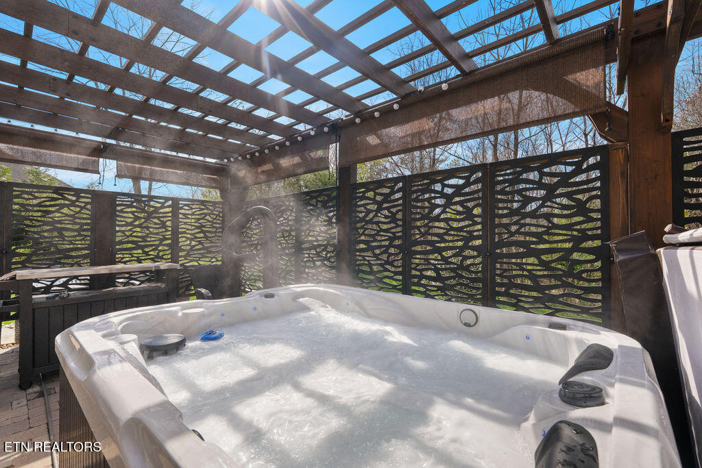 179 Oonoga Way Loudon, TN 37774 - Photo 48 of 60 Jacuzzi