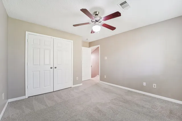 an empty room with ceiling fan and a ceiling fan