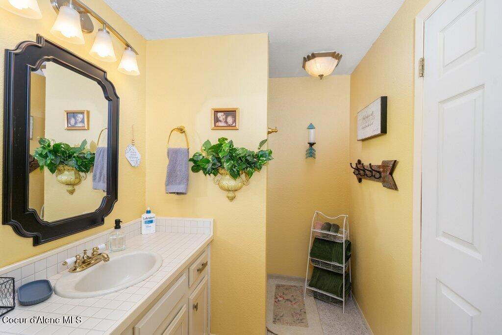2912 East Fernan Hill Road Coeur D'Alene, ID 83814 - Photo 11 of 21 Bathroom 3 (1)
