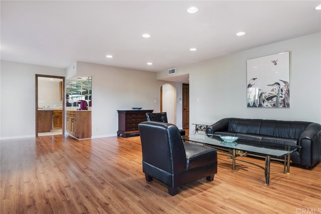 6352 Riviera Circle Long Beach, CA 90815 - Photo 2 of 31 Gallery Image 2