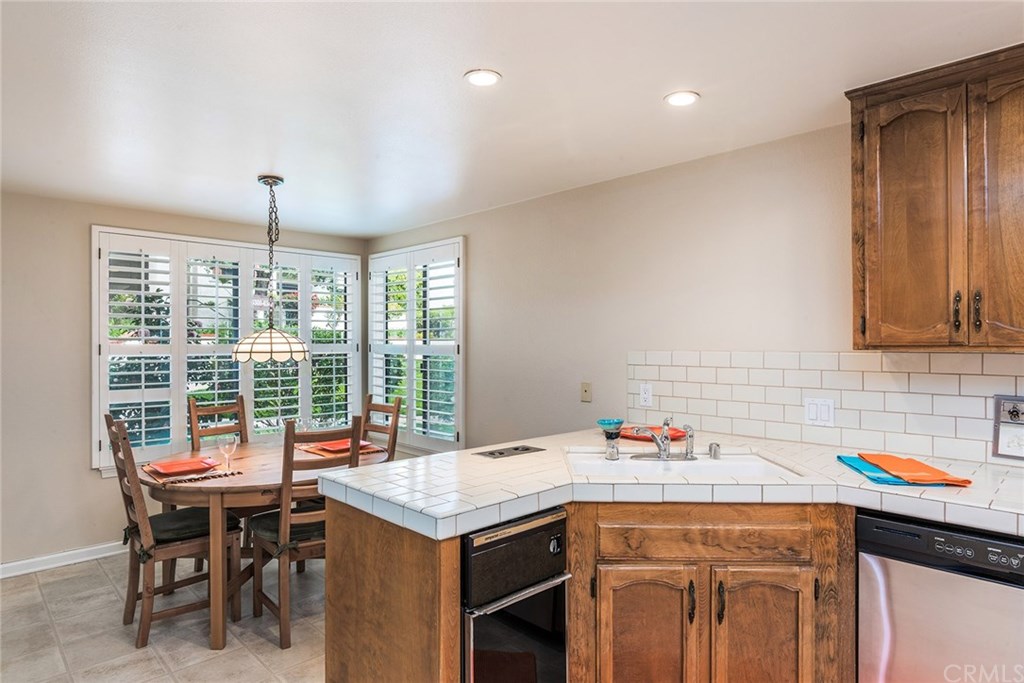 6352 Riviera Circle Long Beach, CA 90815 - Photo 12 of 31 Gallery Image 12