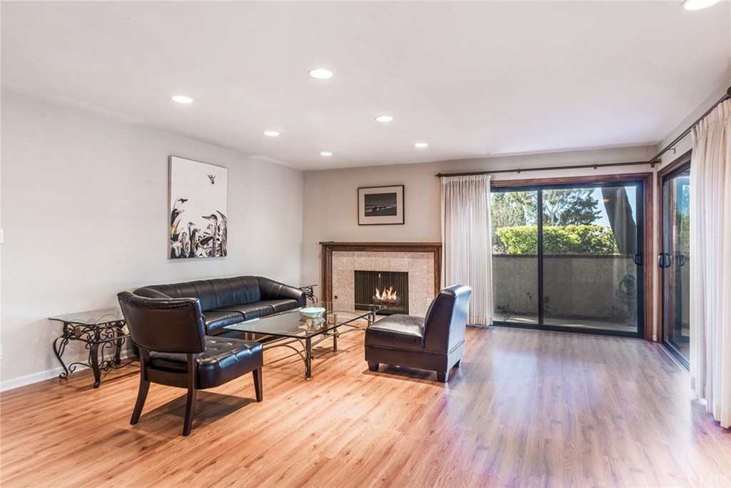 6352 Riviera Circle Long Beach, CA 90815 - Photo 4 of 31 Gallery Image 4