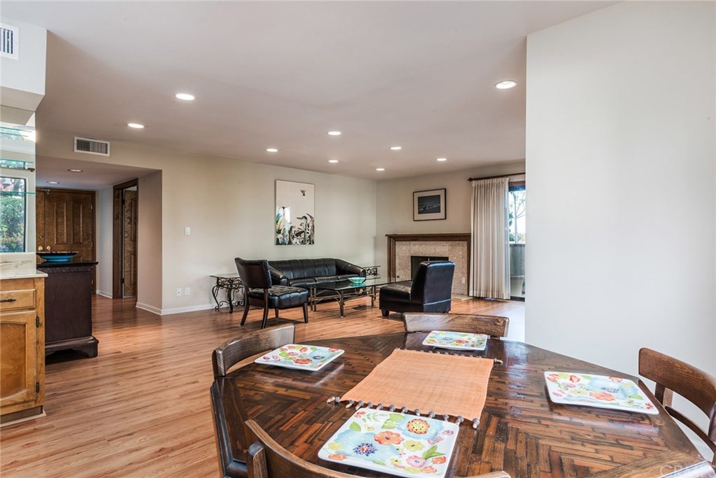 6352 Riviera Circle Long Beach, CA 90815 - Photo 7 of 31 Gallery Image 7