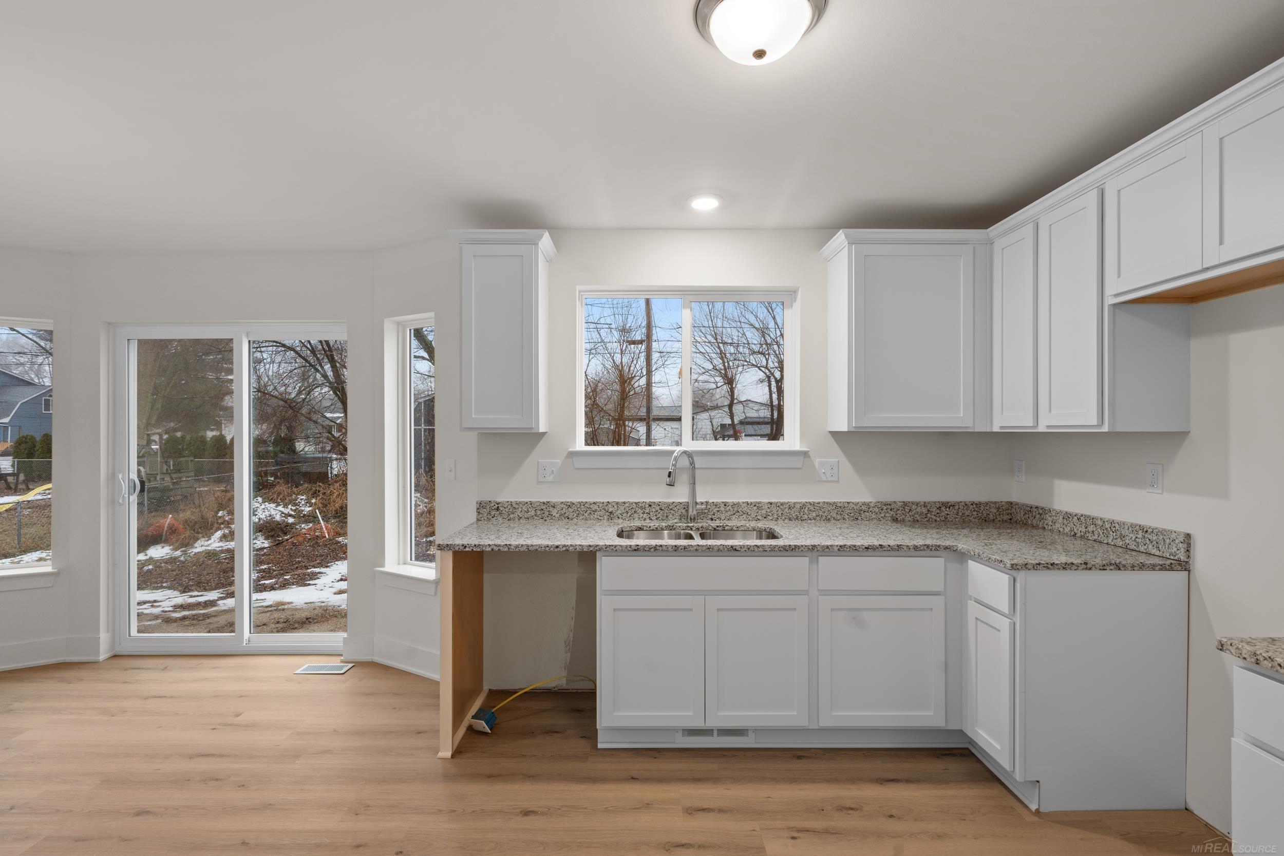 2552 Melvin Avenue Rochester, MI 48307 - Photo 14 of 26 50144868-6722e65c-819a-427f-9c93-a2587ba6fbdb.JPG