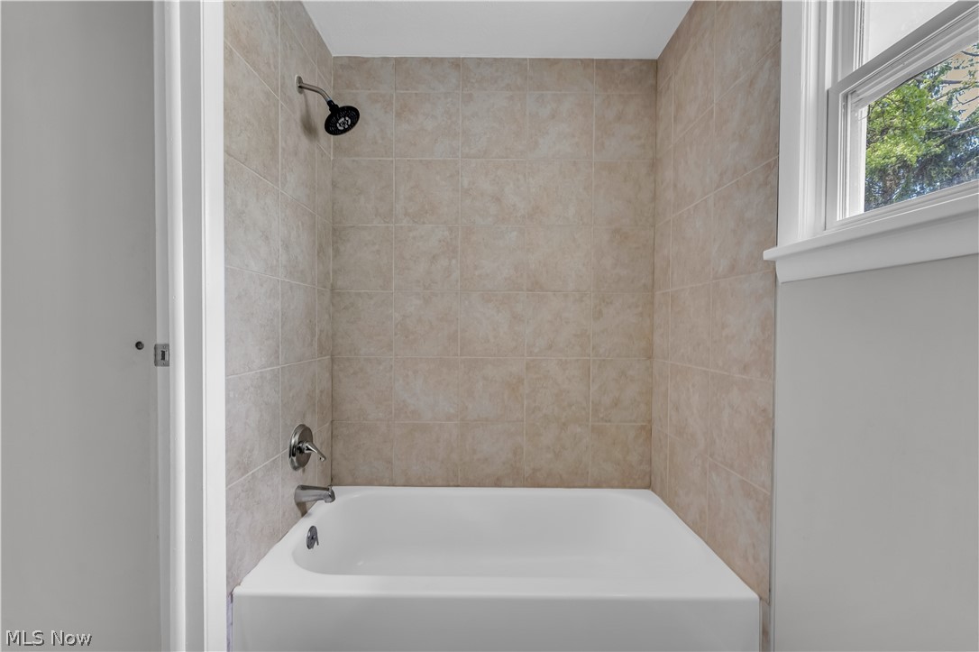 8043 Munson Road Mentor, OH 44060 - Photo 20 of 27 Bathroom featuring tiled shower / bath combo