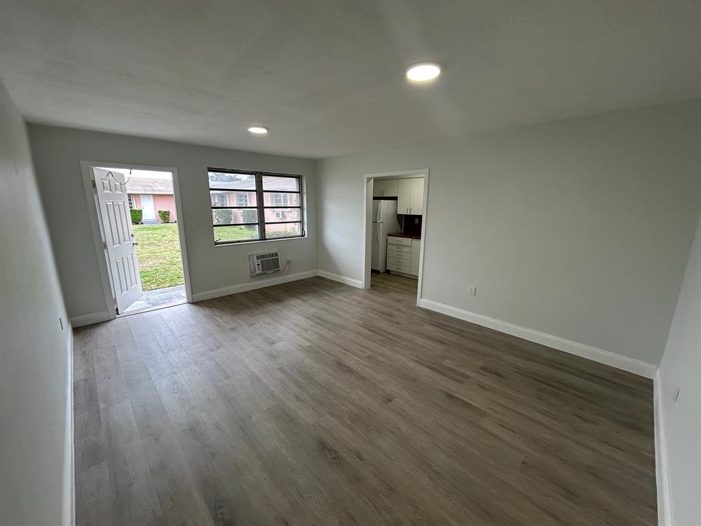 7624 Pembroke Road, Unit B Hollywood, FL 33023 - Photo 4 of 10