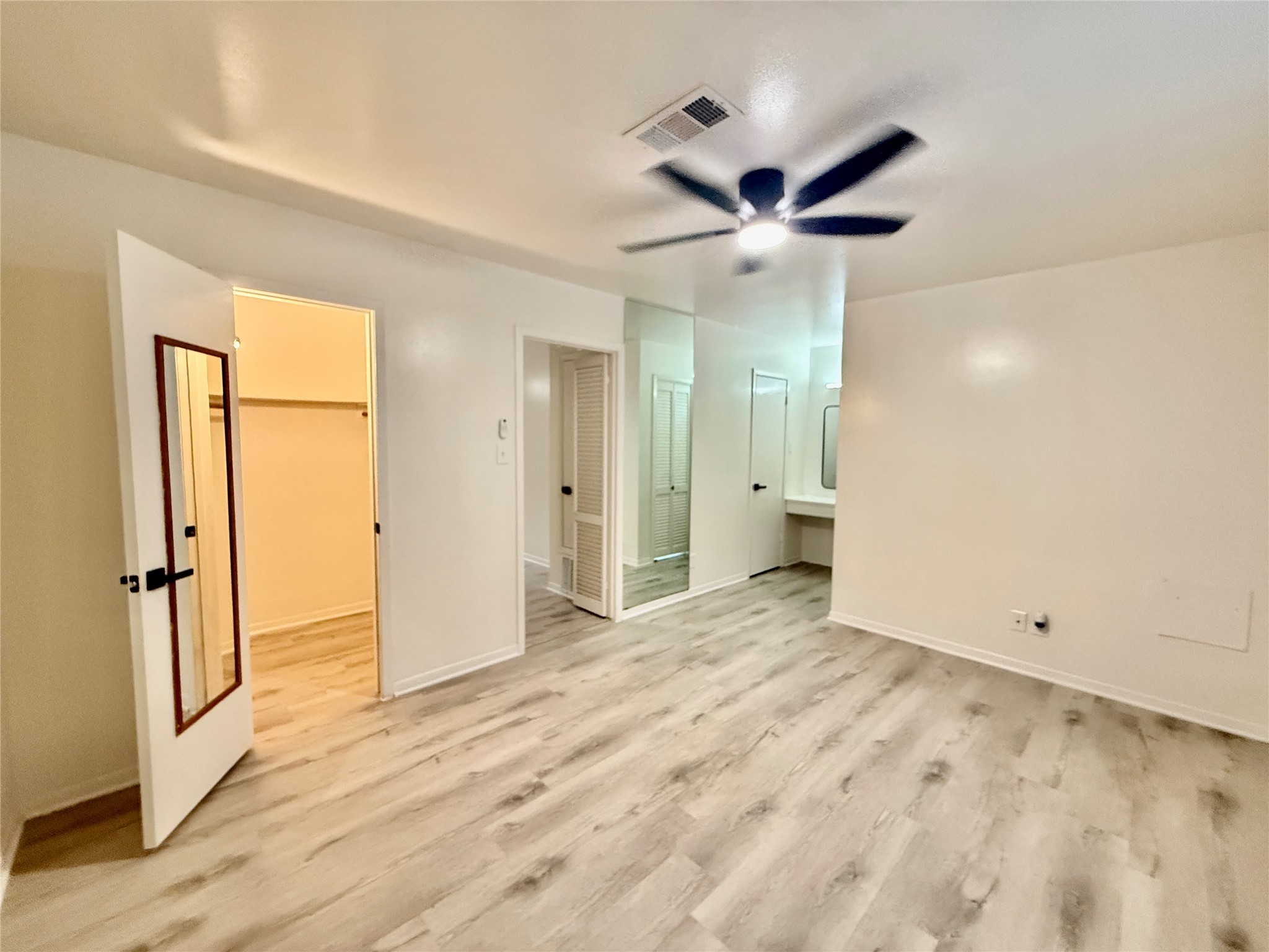 6401 Skyline Drive, Unit 36 Houston, TX 77057 - Photo 7 of 14 a view of empty room with wooden floor and ceiling fan