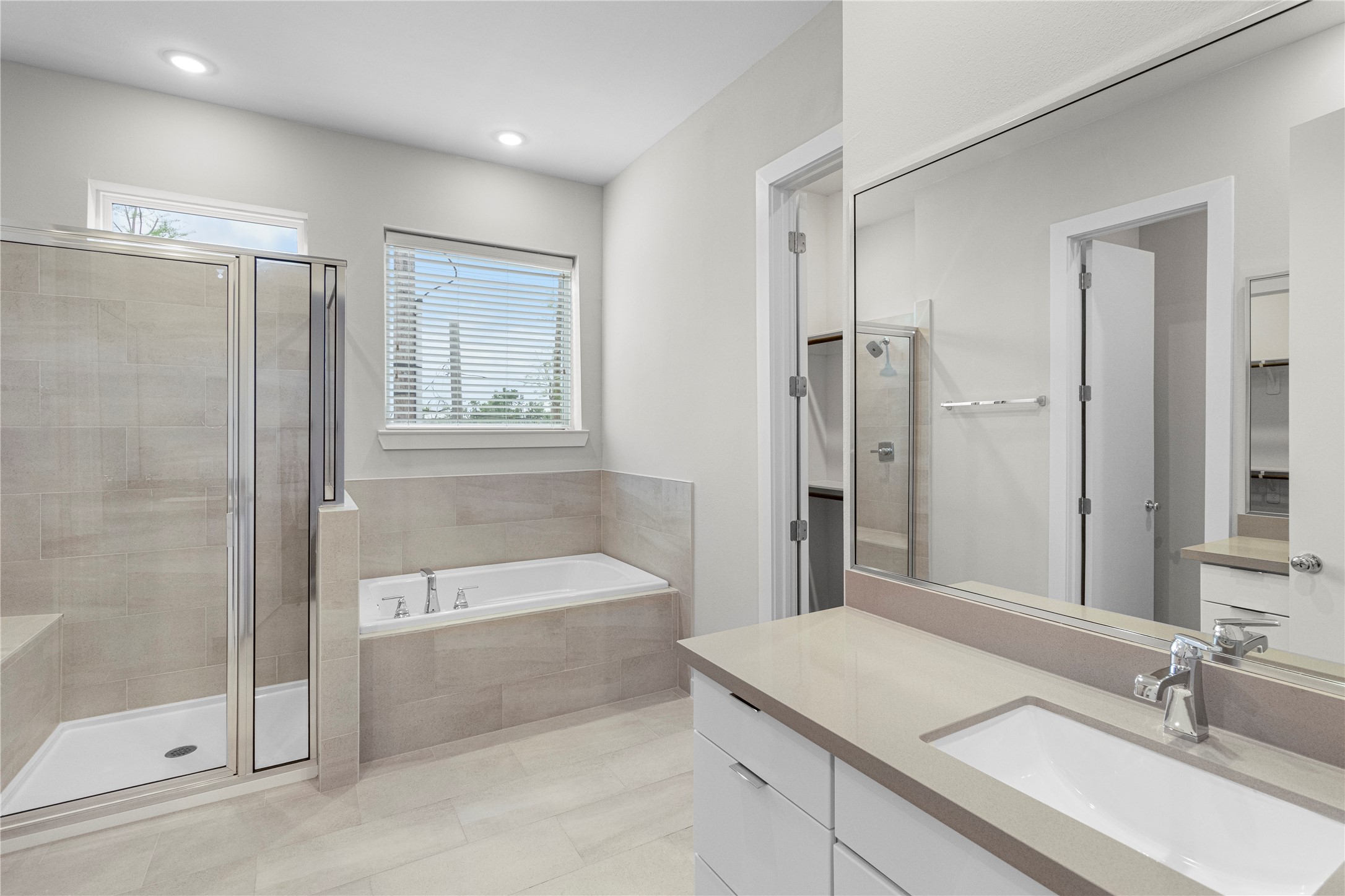 606 Thornton Road, Unit C Houston, TX 77018 - Photo 20 of 23 PRIMARY BATHROOM