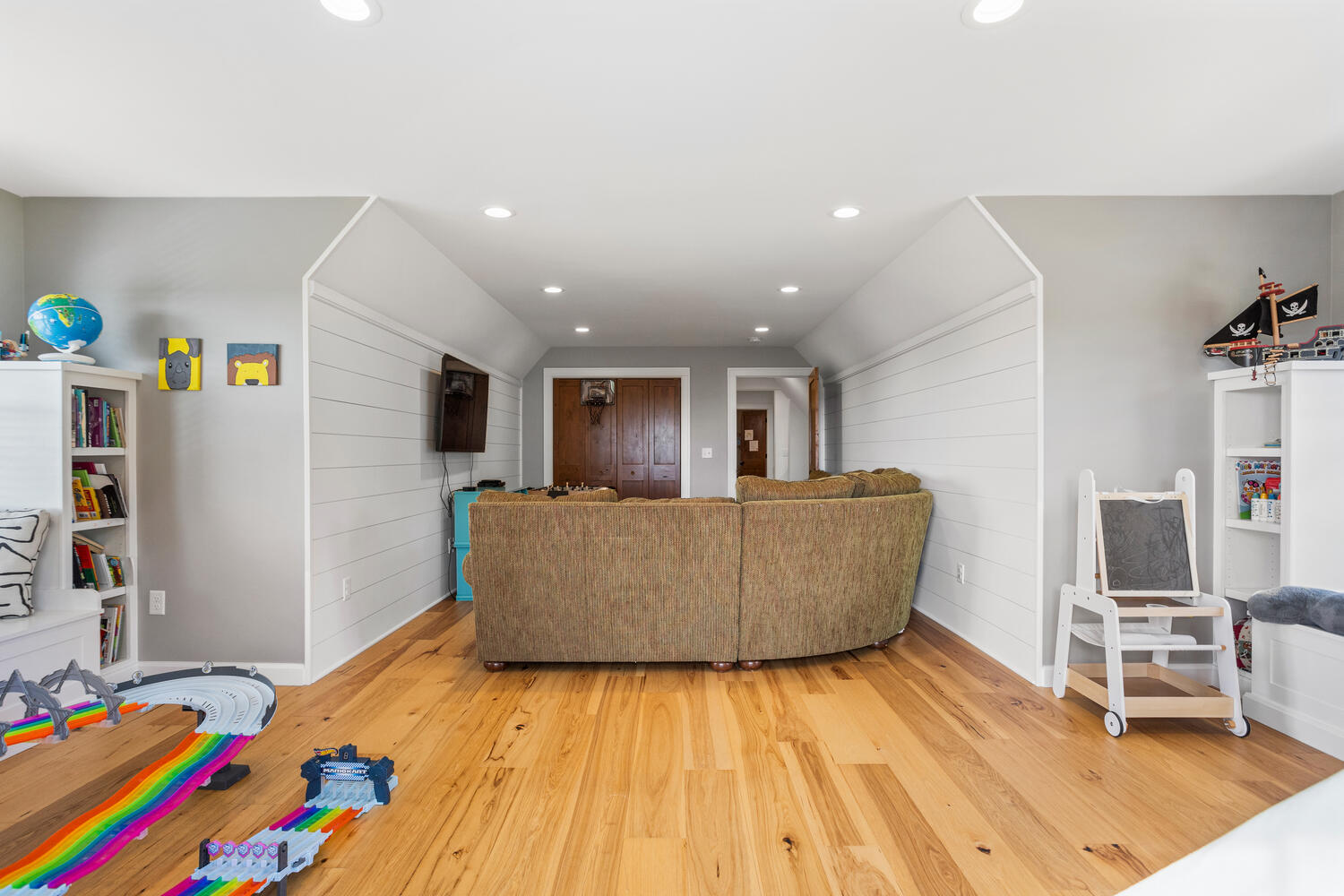 1335 2250 East St. Joseph, IL 61873 - Photo 37 of 68 a living room with furniture and a table