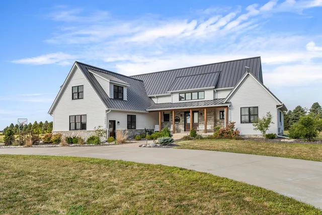 $1,450,000 | 1335 2250 East, St. Joseph, IL 61873