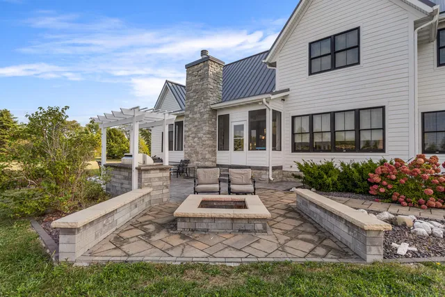 $1,450,000 | 1335 2250 East, St. Joseph, IL 61873