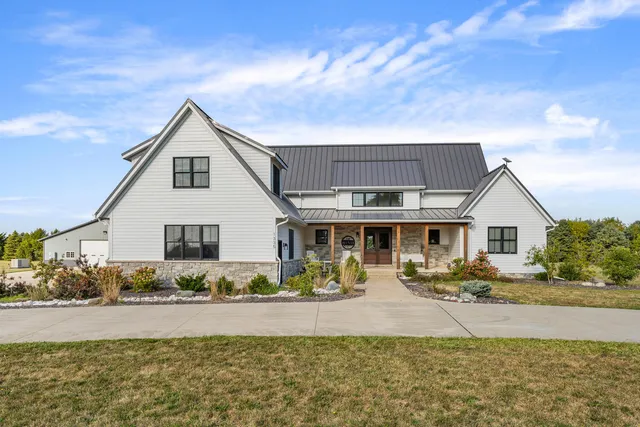 $1,450,000 | 1335 2250 East, St. Joseph, IL 61873