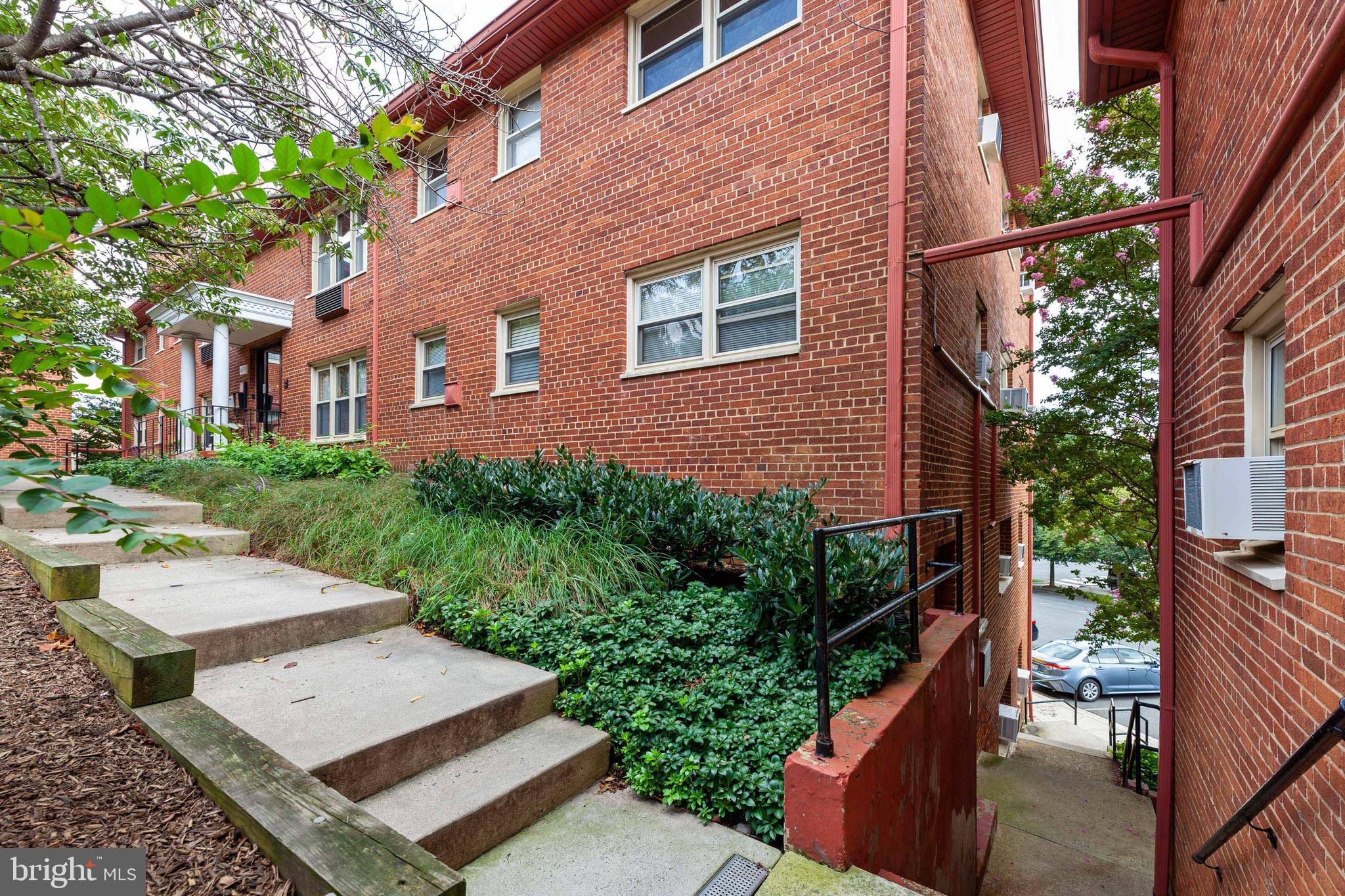 4635 20th Road North, Unit A Arlington, VA 22207 - Photo 3 of 31