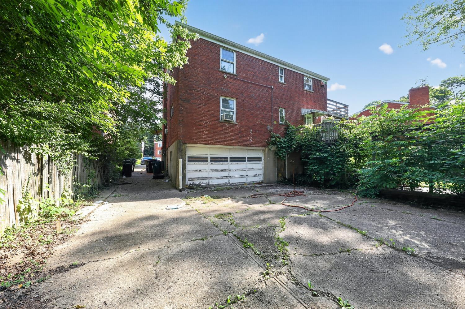2505 Rack Court Cincinnati, OH 45239 - Photo 1 of 31