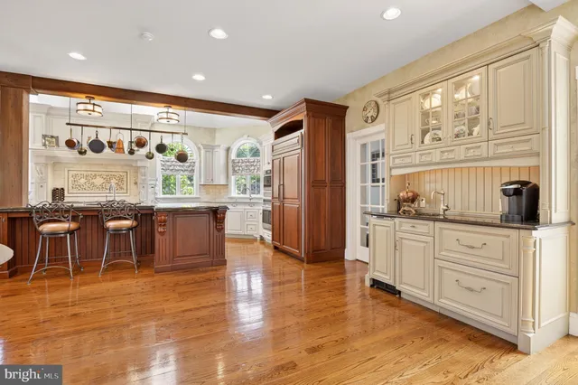 a view of a backyard with sitting area and furniture