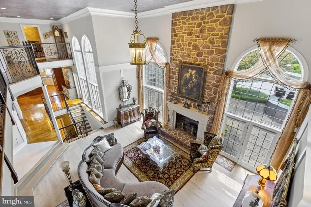 a view of a house with backyard and porch