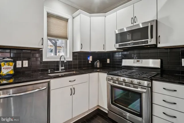 $325,000 | 121 South Curley Street, Baltimore, MD 21224