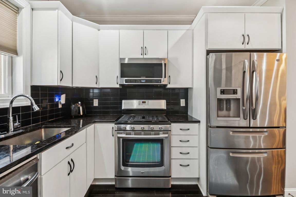 121 South Curley Street Baltimore, MD 21224 - Photo 17 of 40