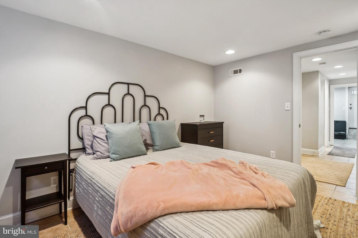 121 South Curley Street Baltimore, MD 21224 - Photo 33 of 40