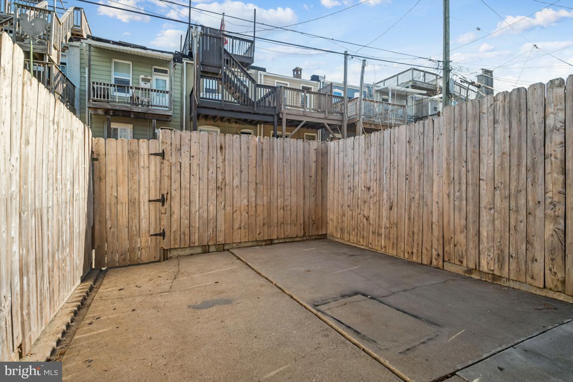 121 South Curley Street Baltimore, MD 21224 - Photo 39 of 40 Private outdoor space with privacy fencing.