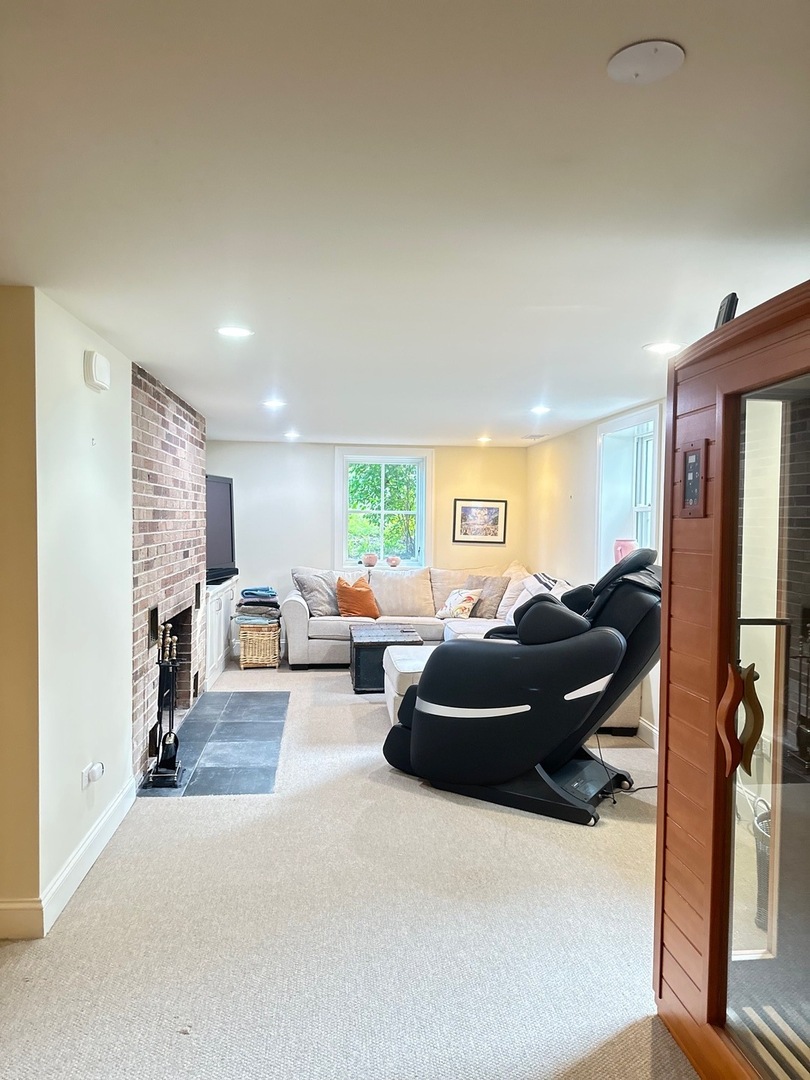 567 Deerpath Road Glen Ellyn, IL 60137 - Photo 32 of 33 Gallery Image 32