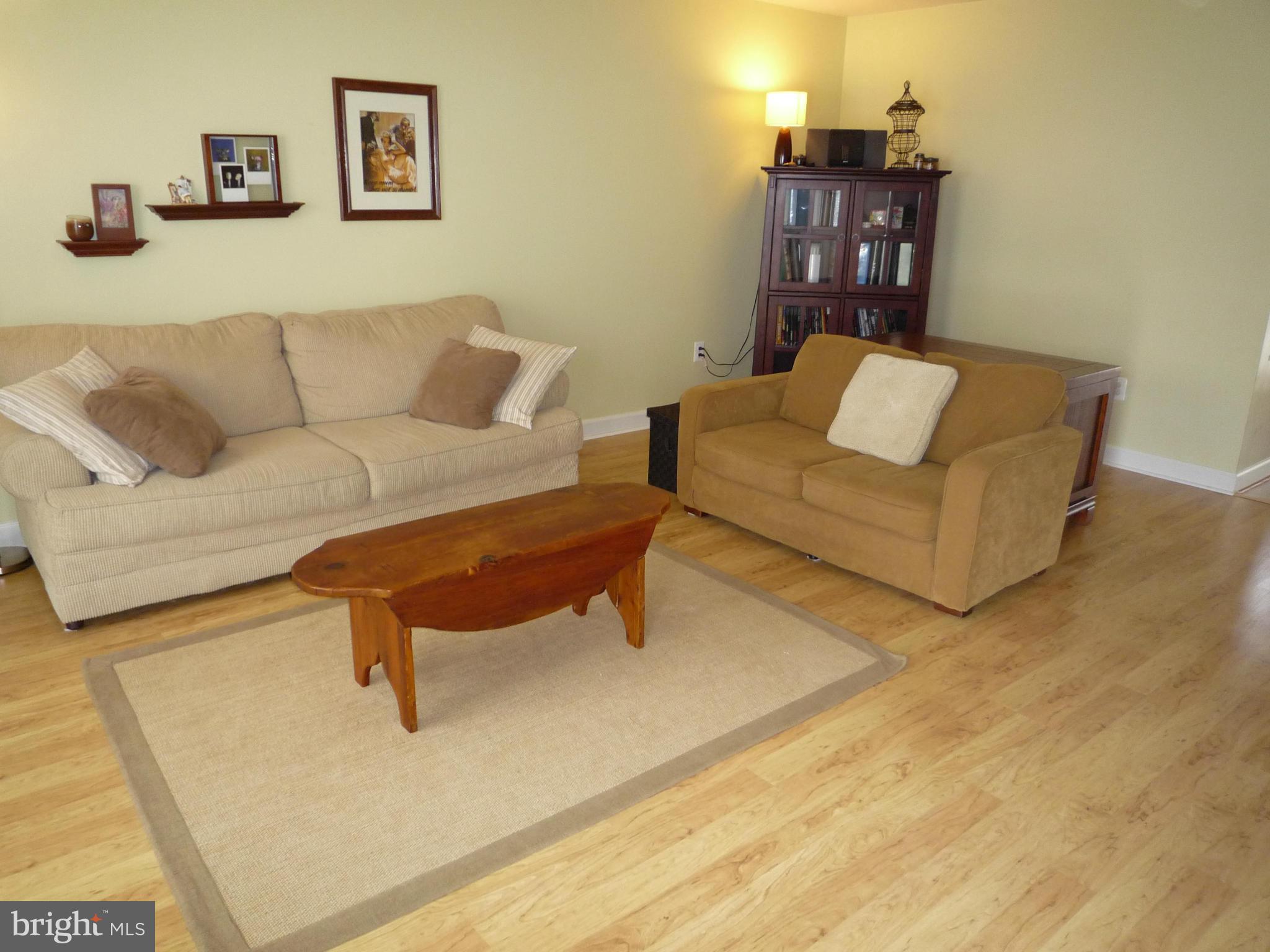 6404 View Point Court Frederick, MD 21703 - Photo 2 of 22 Living Room