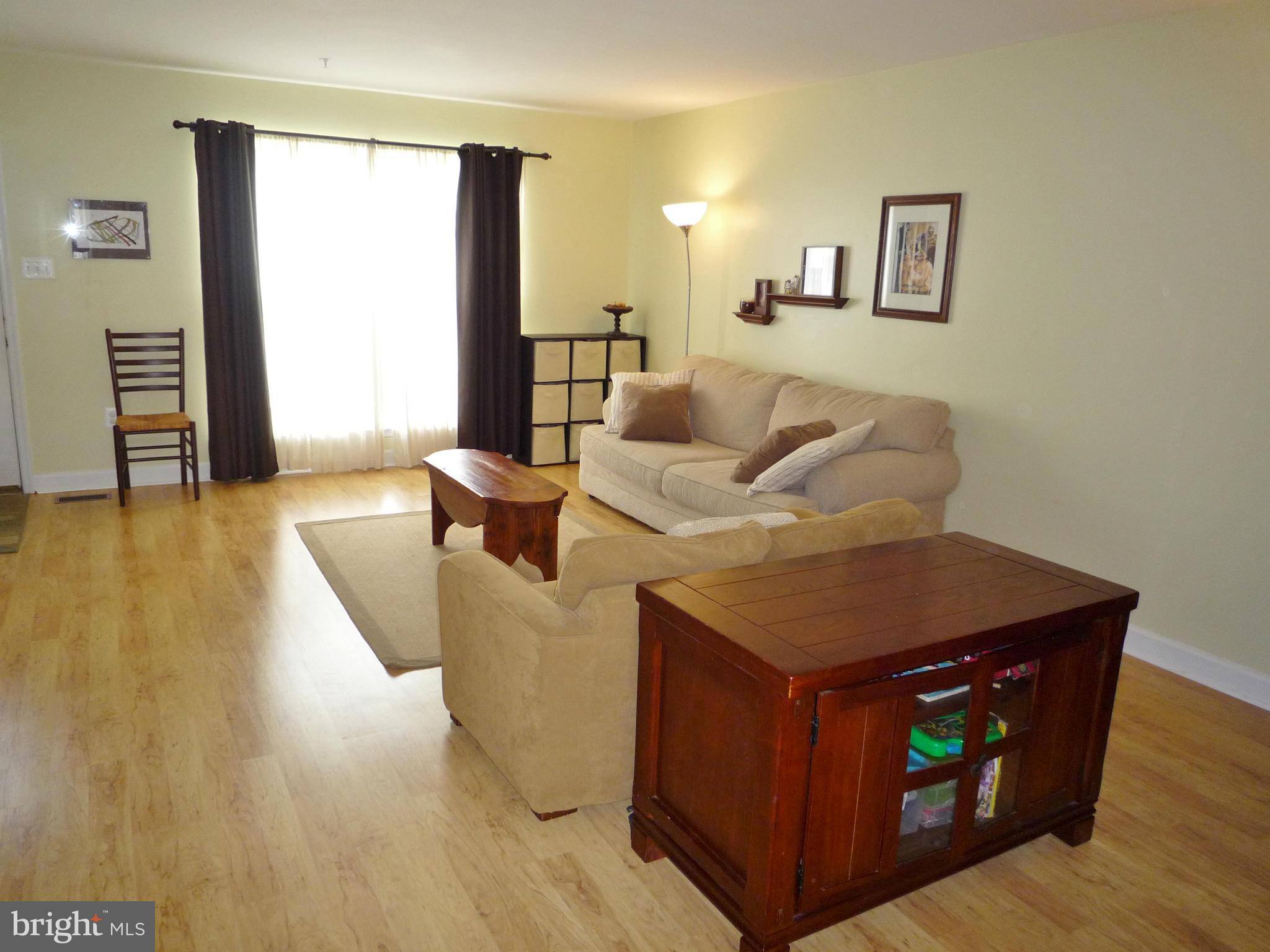6404 View Point Court Frederick, MD 21703 - Photo 3 of 22 Living Room