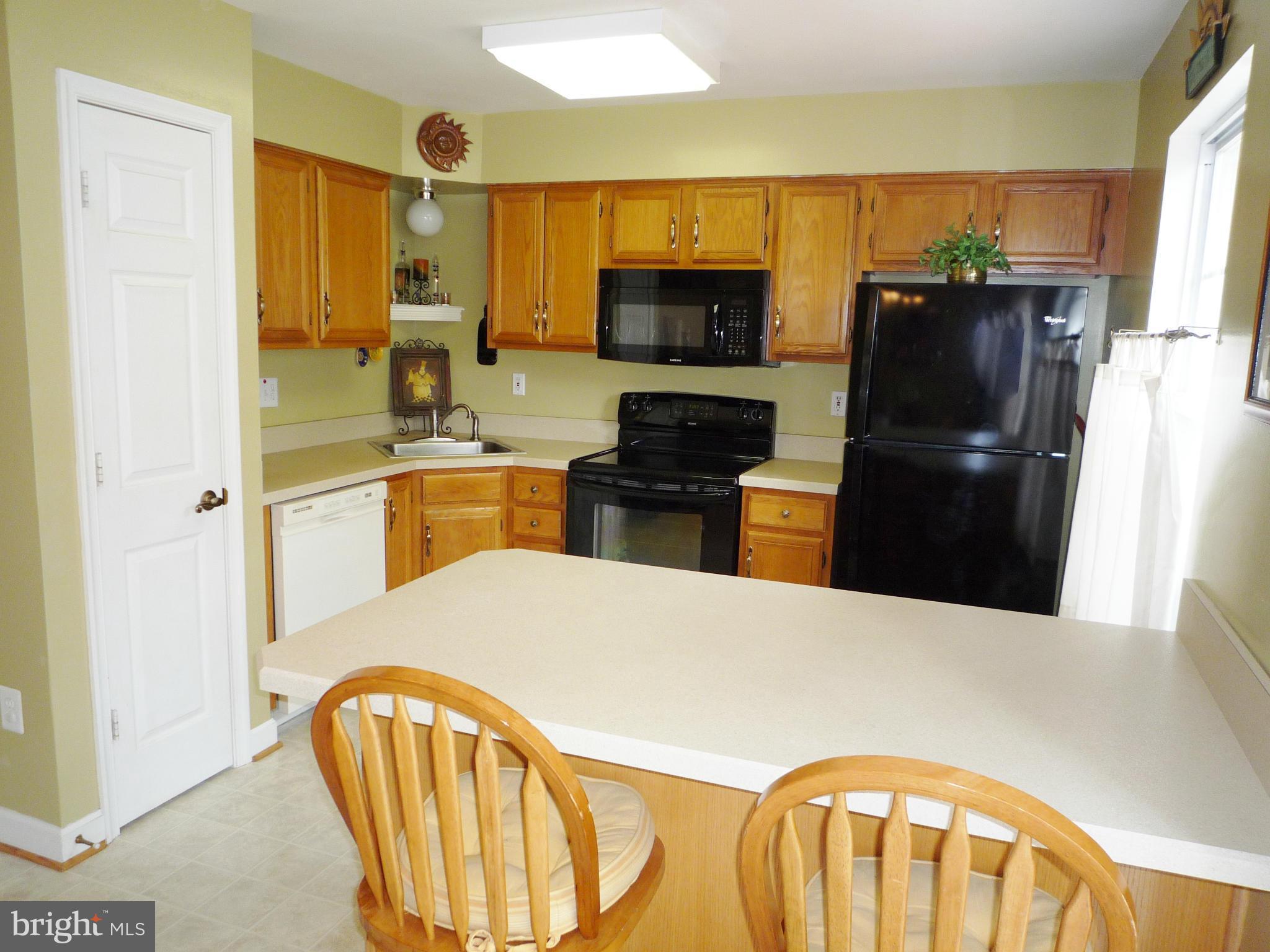 6404 View Point Court Frederick, MD 21703 - Photo 8 of 22 Kitchen