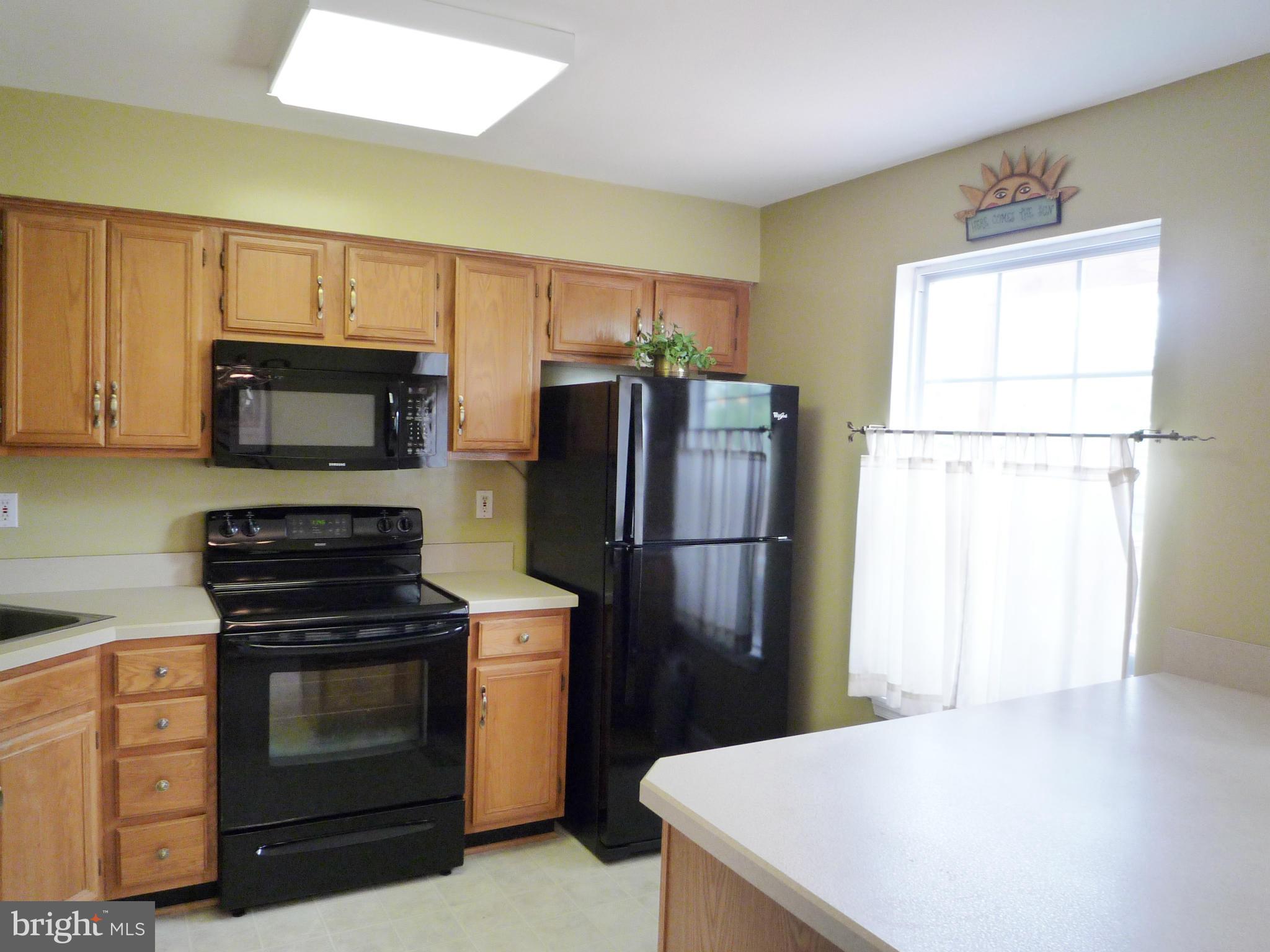 6404 View Point Court Frederick, MD 21703 - Photo 9 of 22 Kitchen