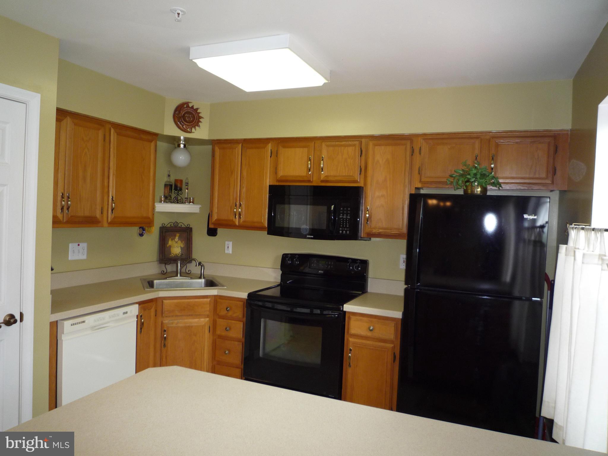 6404 View Point Court Frederick, MD 21703 - Photo 10 of 22 Kitchen