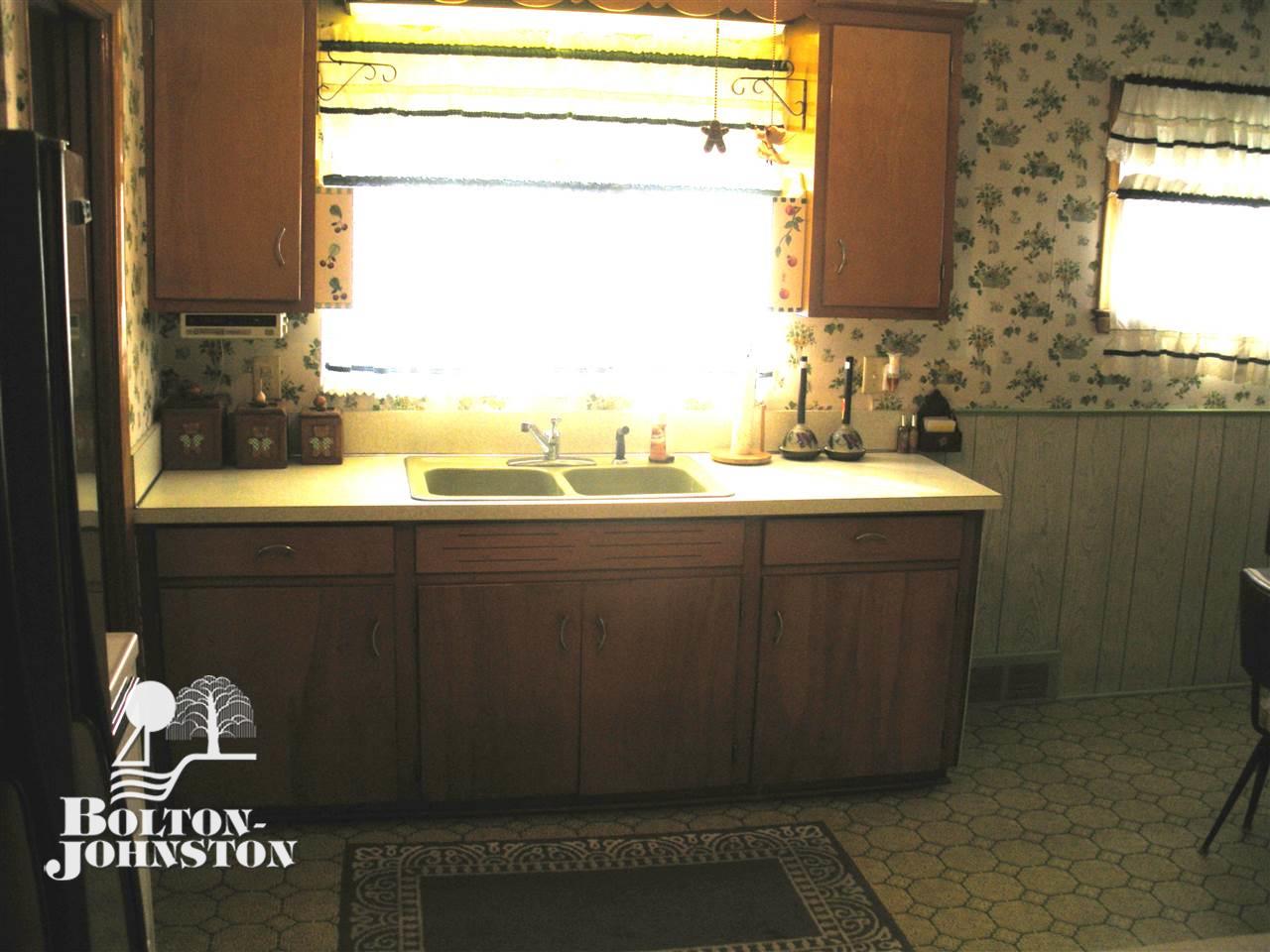 22138 Kelly Road Eastpointe, MI 48021 - Photo 8 of 17 Kitchen