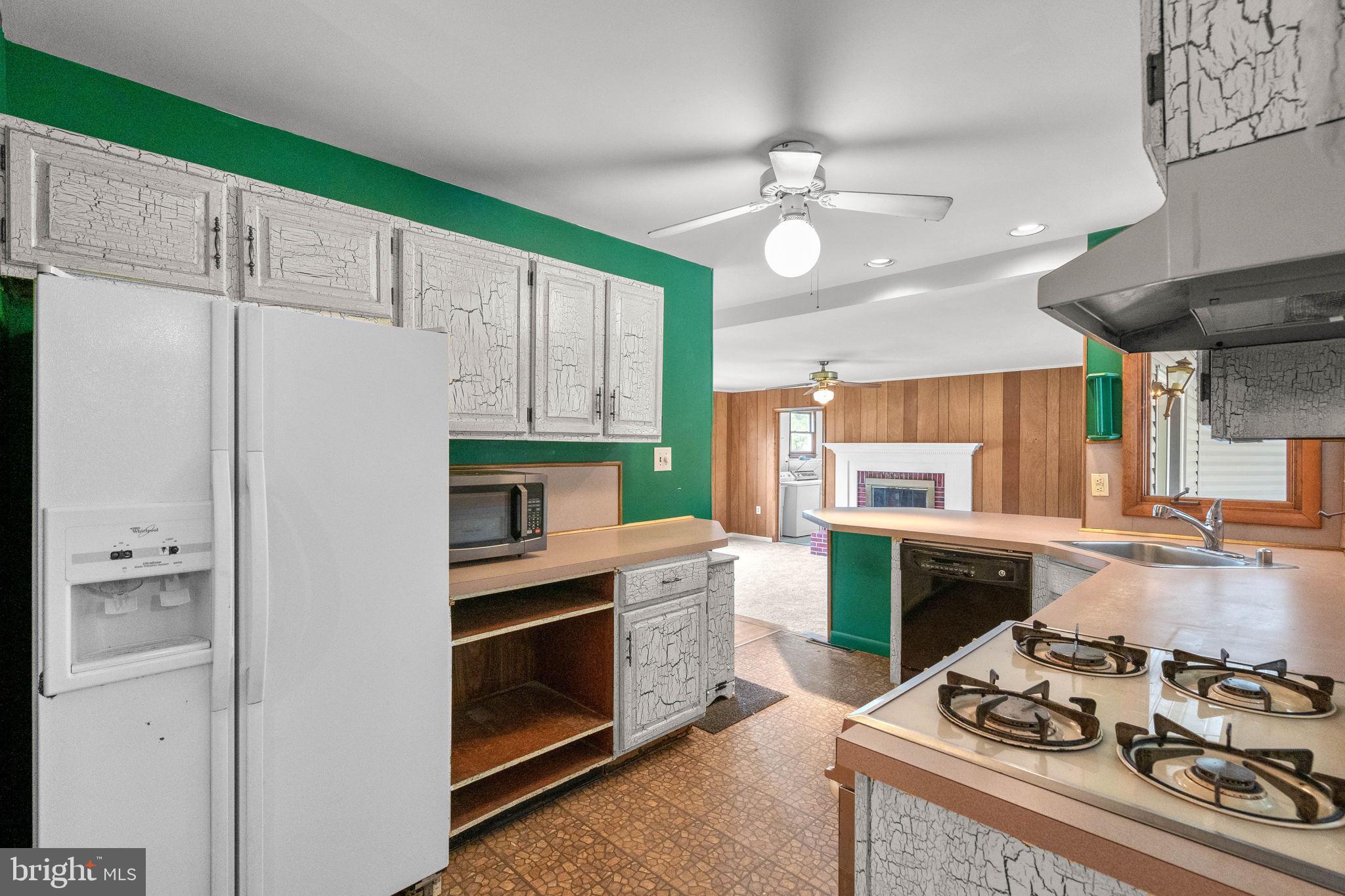 4576 Roundhill Road Ellicott City, MD 21043 - Photo 11 of 49 Gallery Image 11